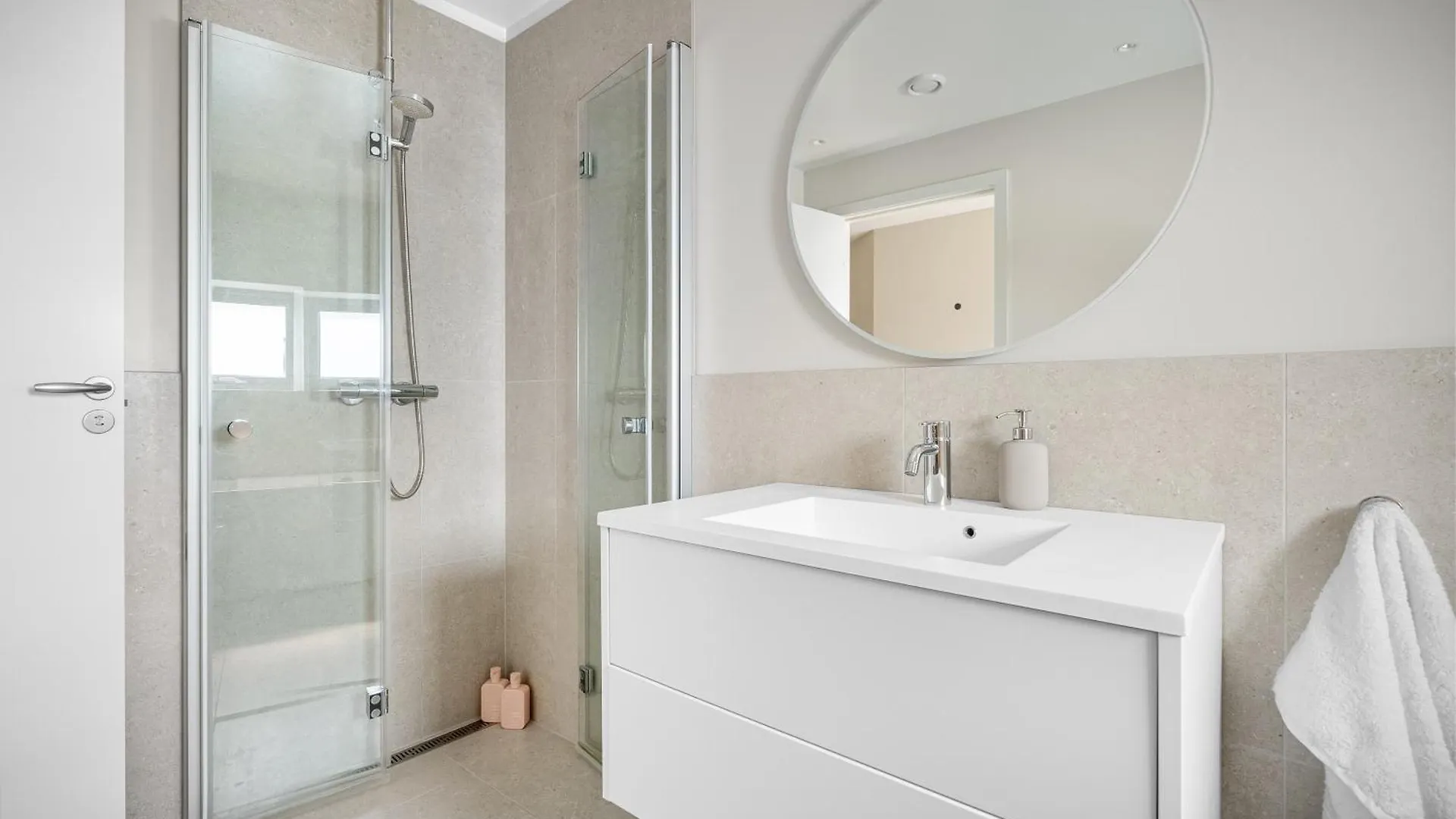 Amazing View - 5 Bedrooms - New House - Modern And Exclusive Bergen Villa